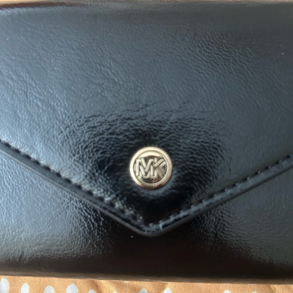 Michael Kors jet set large travel envelope wallet